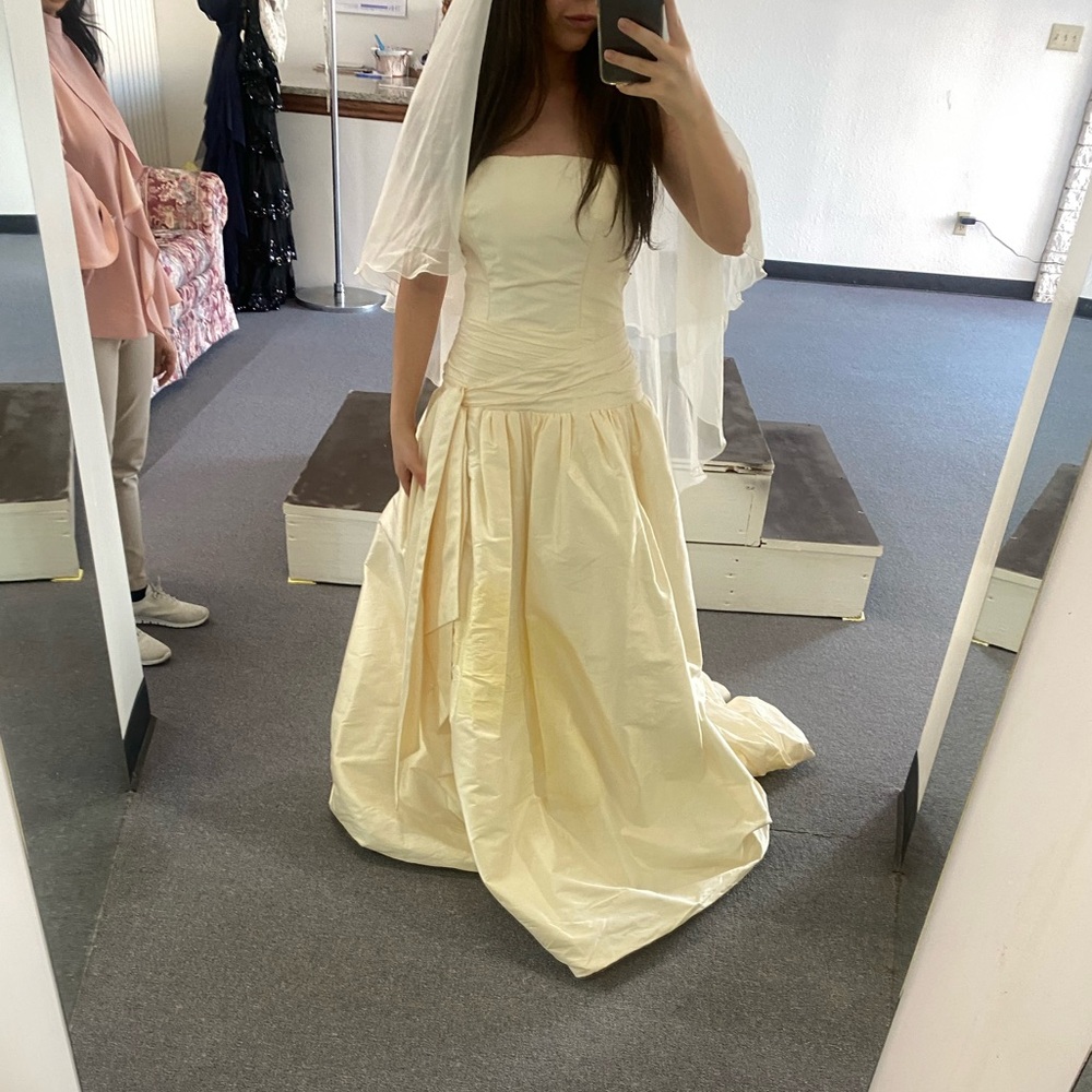 Classic Strapless Ball Gown Dress in Ivory